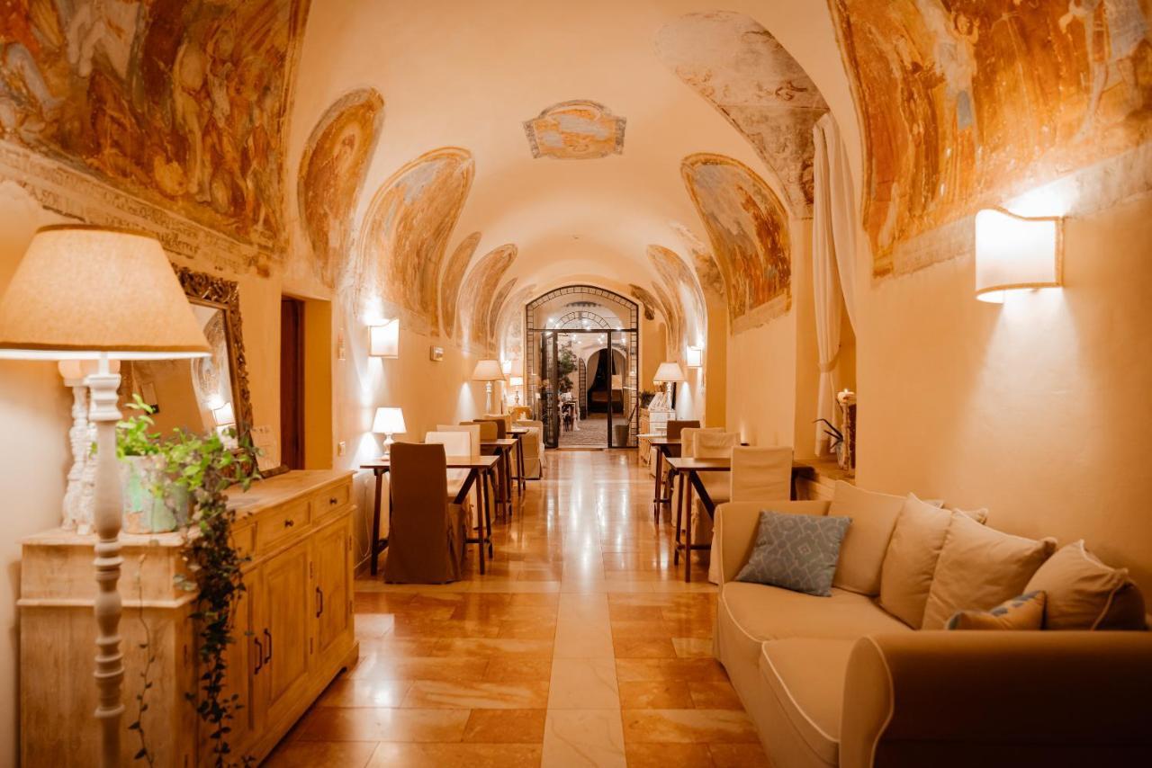 Ex Convento Santa Croce-Country Resort Сант'Анатолия-ди-Нарко Экстерьер фото