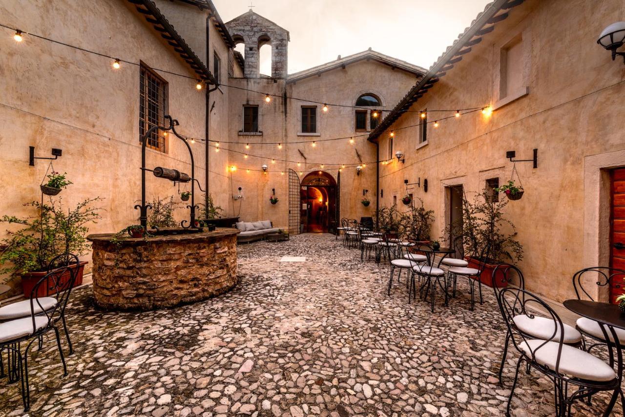 Ex Convento Santa Croce-Country Resort Сант'Анатолия-ди-Нарко Экстерьер фото