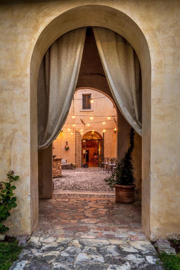 Ex Convento Santa Croce-Country Resort Сант'Анатолия-ди-Нарко Экстерьер фото