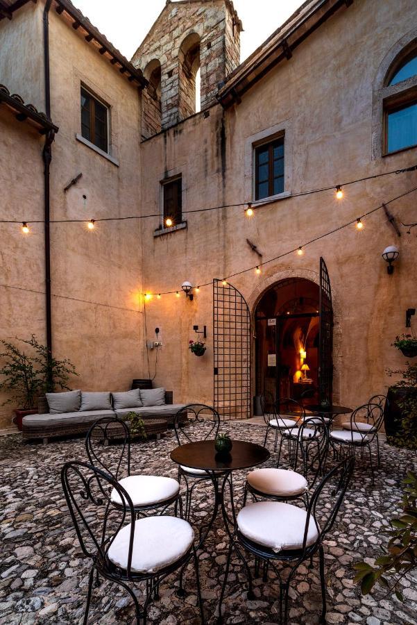 Ex Convento Santa Croce-Country Resort Сант'Анатолия-ди-Нарко Экстерьер фото