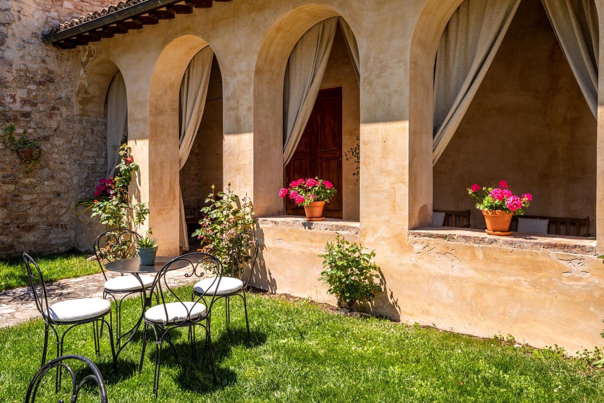 Ex Convento Santa Croce-Country Resort Сант'Анатолия-ди-Нарко Экстерьер фото